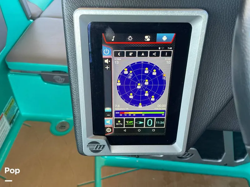 Slide: The Image of Malibu M240 2022 - 15788673