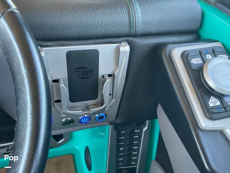 Slide: The Image of Malibu M240 2022 - 15788674