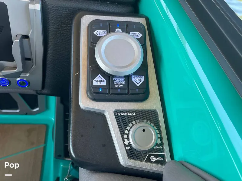 Slide: The Image of Malibu M240 2022 - 15788675