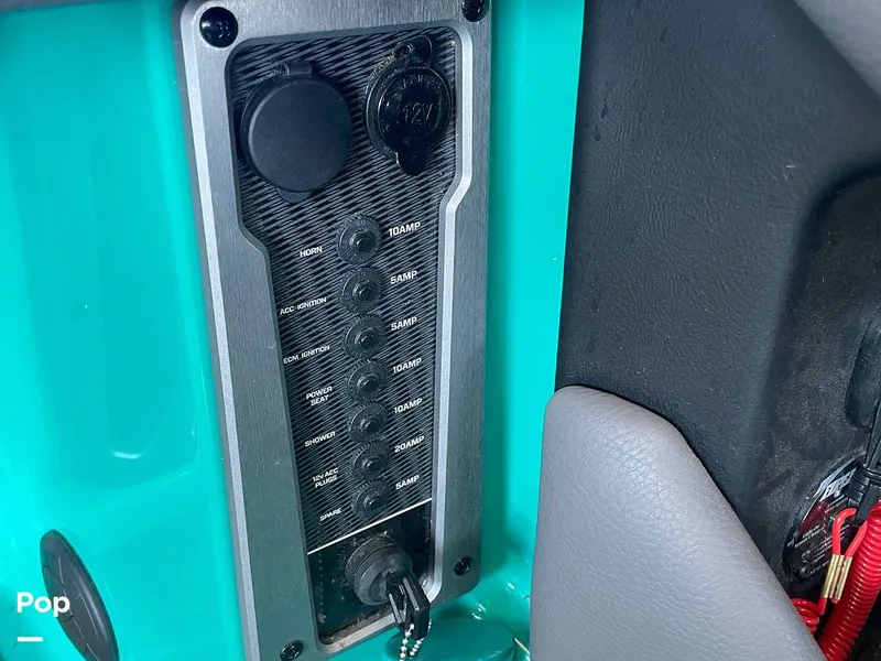 Slide: The Image of Malibu M240 2022 - 15788689