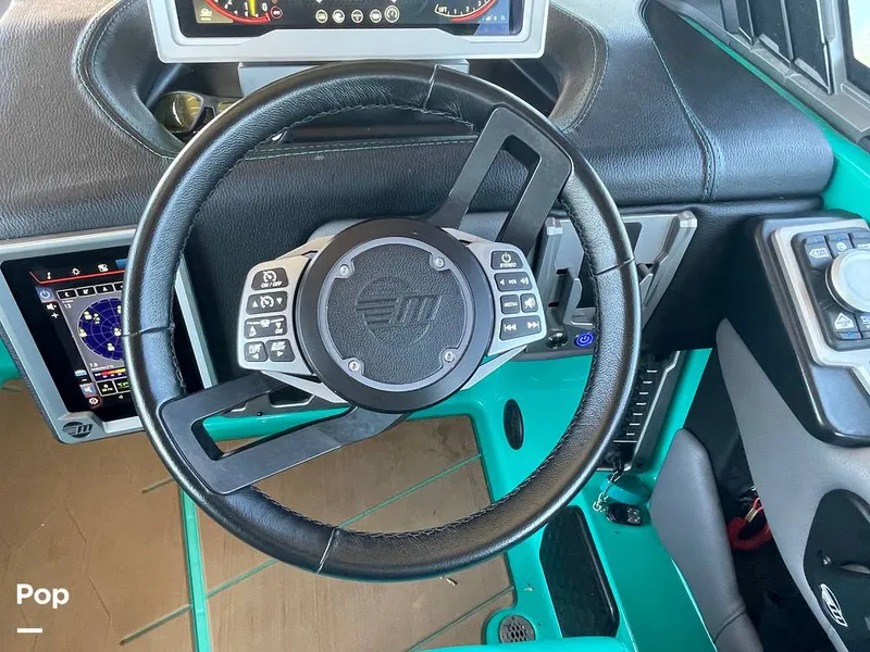 Slide: The Image of Malibu M240 2022 - 15788690