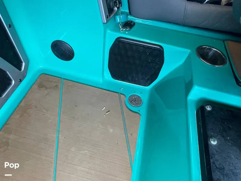 Slide: The Image of Malibu M240 2022 - 15788691