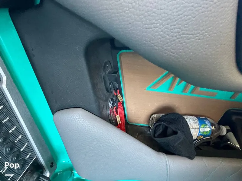 Slide: The Image of Malibu M240 2022 - 15788692