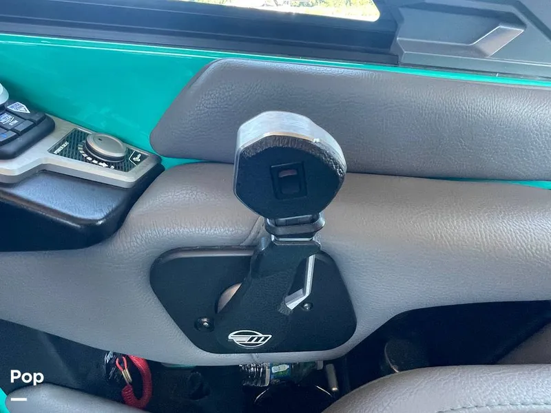 Slide: The Image of Malibu M240 2022 - 15788693