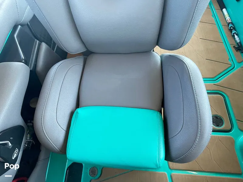 Slide: The Image of Malibu M240 2022 - 15788696