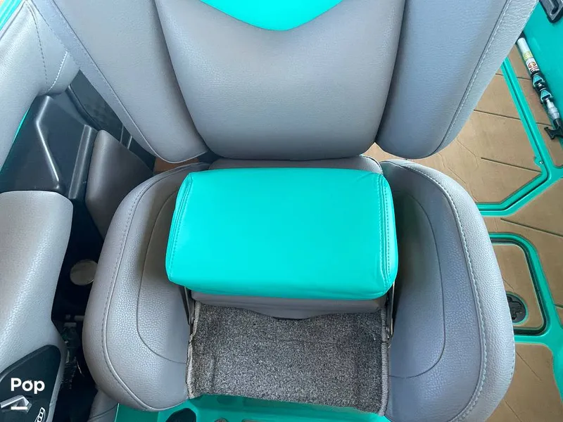 Slide: The Image of Malibu M240 2022 - 15788697