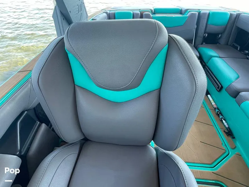 Slide: The Image of Malibu M240 2022 - 15788698