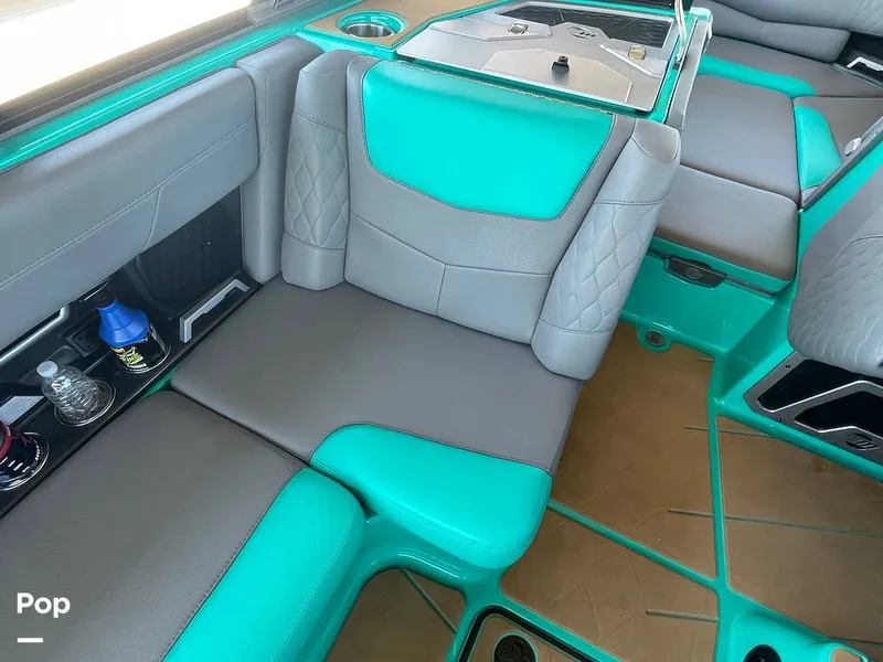 Slide: The Image of Malibu M240 2022 - 15788705