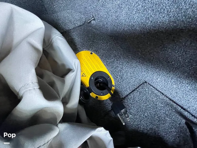 Slide: The Image of Malibu M240 2022 - 15788707