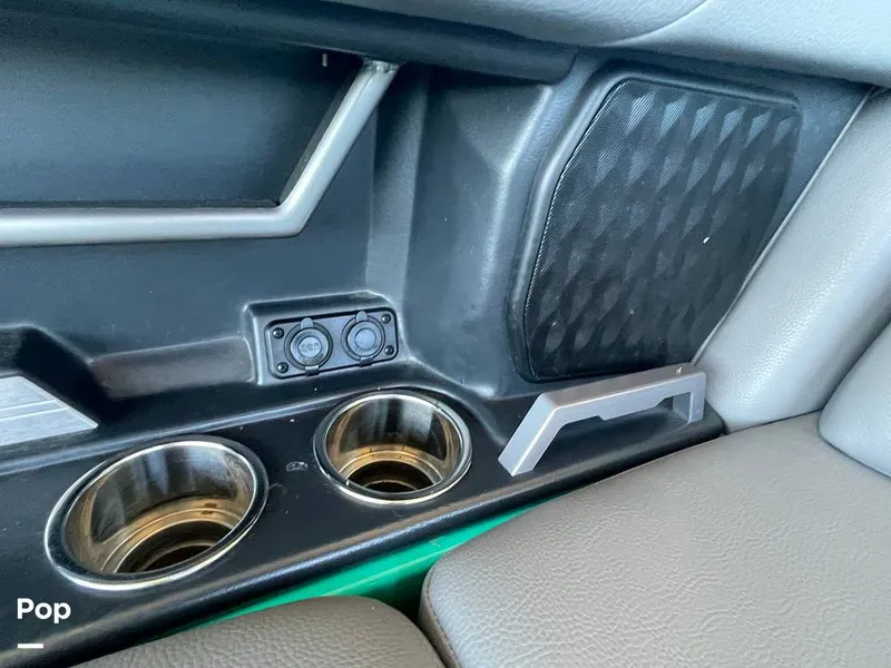 Slide: The Image of Malibu M240 2022 - 15788712