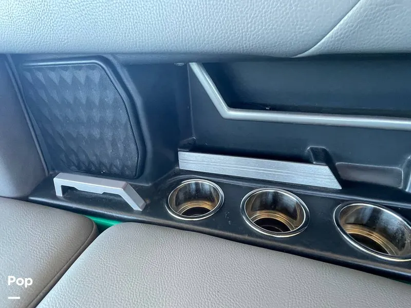 Slide: The Image of Malibu M240 2022 - 15788713