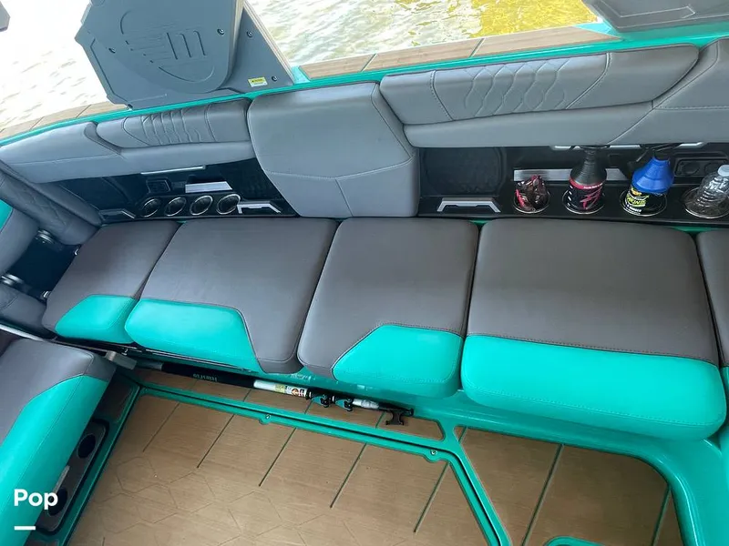 Slide: The Image of Malibu M240 2022 - 15788714