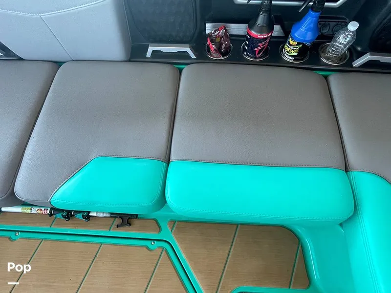 Slide: The Image of Malibu M240 2022 - 15788715