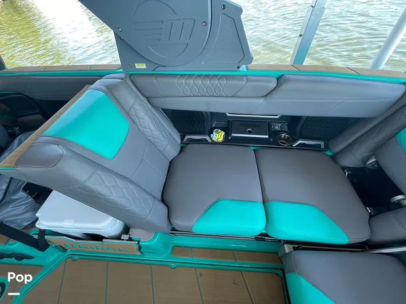 Slide: The Image of Malibu M240 2022 - 15788727