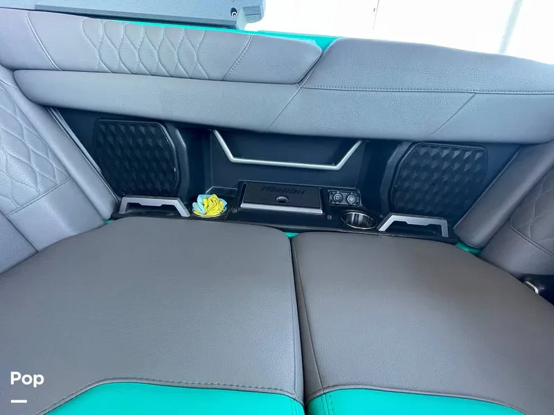 Slide: The Image of Malibu M240 2022 - 15788728