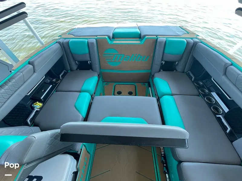 Slide: The Image of Malibu M240 2022 - 15788733