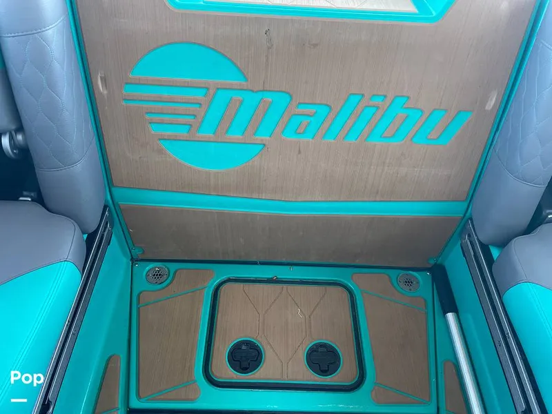 Slide: The Image of Malibu M240 2022 - 15788735