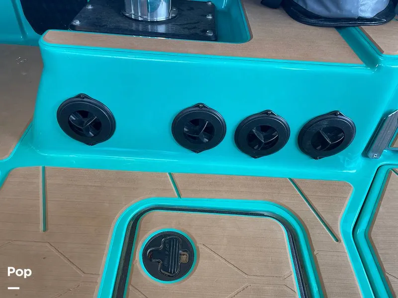 Slide: The Image of Malibu M240 2022 - 15788748