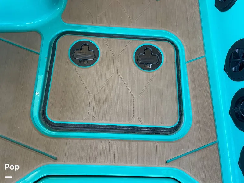 Slide: The Image of Malibu M240 2022 - 15788749