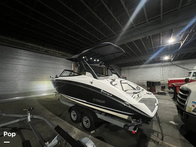 Slide: The Image of Yamaha 242 limited SE 2018 - 16054151