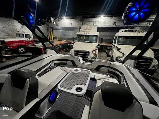 Slide: The Image of Yamaha 242 limited SE 2018 - 16038602