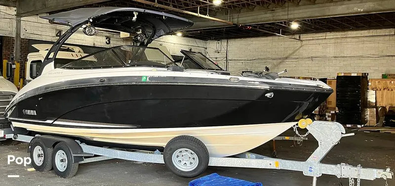 Slide: The Image of Yamaha 242 limited SE 2018 - 16010585