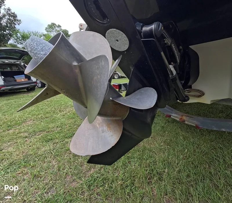 Slide: The Image of Sea Ray SLX 210 2011 - 15781108