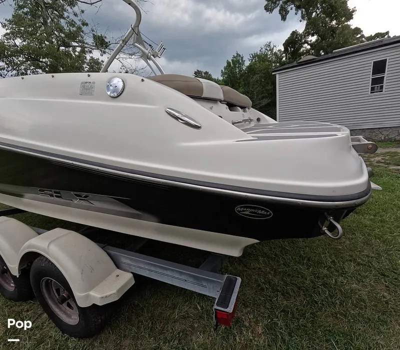 Slide: The Image of Sea Ray SLX 210 2011 - 15781227