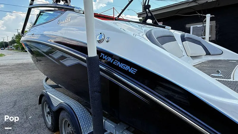 Slide: The Image of Yamaha 212x 2013 - 15860631