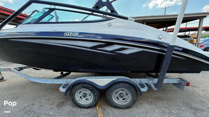 Slide: The Image of Yamaha 212x 2013 - 15860632