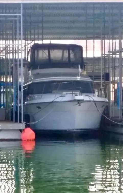 The Image of Carver Yachts 440 1995 - 15905050