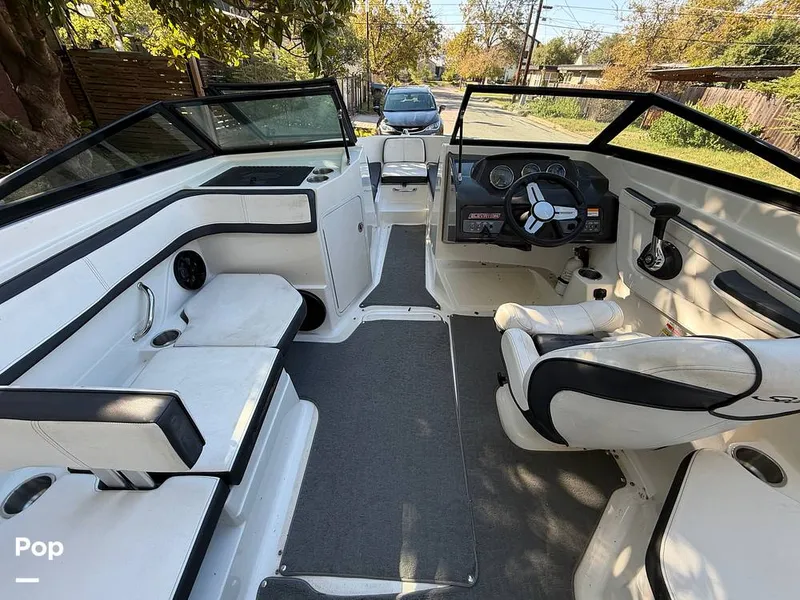 Slide: The Image of Sea Ray SPX210 2015 - 16057579