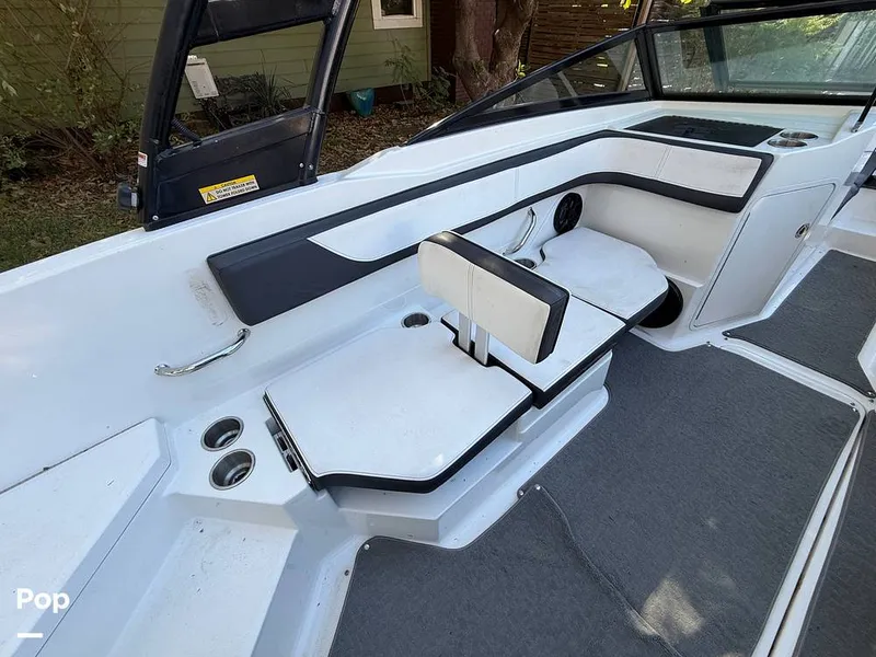 Slide: The Image of Sea Ray SPX210 2015 - 16057605