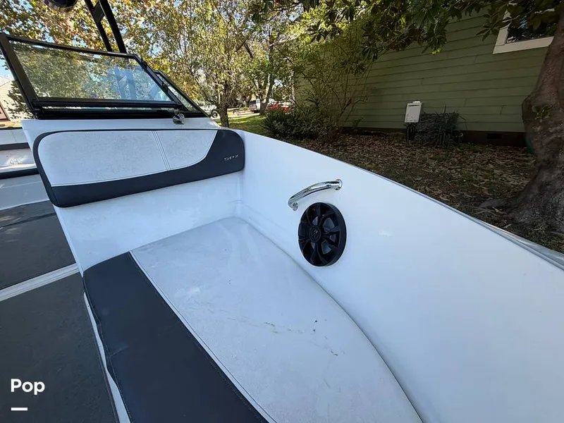 Slide: The Image of Sea Ray SPX210 2015 - 16057632