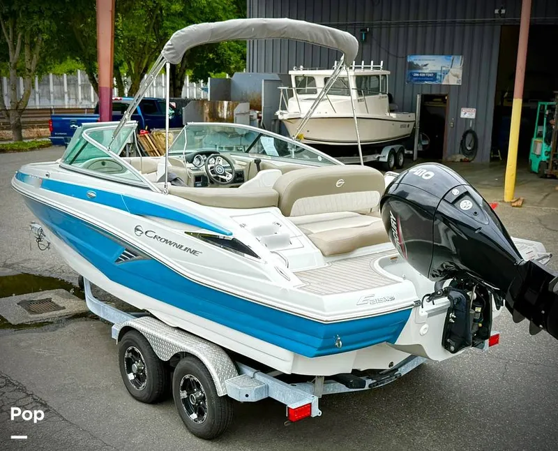 Slide: The Image of Crownline Boats E 215 XS 2022 - 15812173