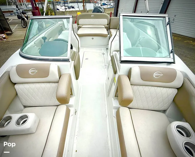 Slide: The Image of Crownline Boats E 215 XS 2022 - 15812203