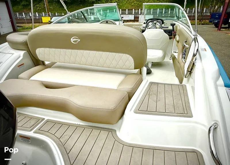 Slide: The Image of Crownline Boats E 215 XS 2022 - 15812157