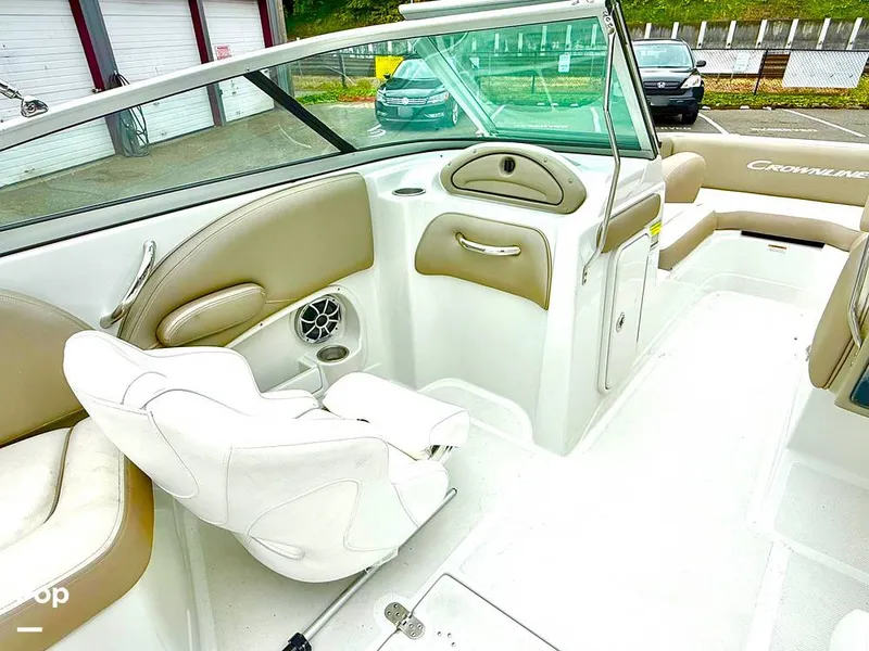 Slide: The Image of Crownline Boats E 215 XS 2022 - 15812165