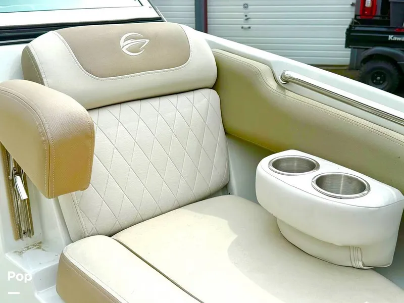 Slide: The Image of Crownline Boats E 215 XS 2022 - 15812201