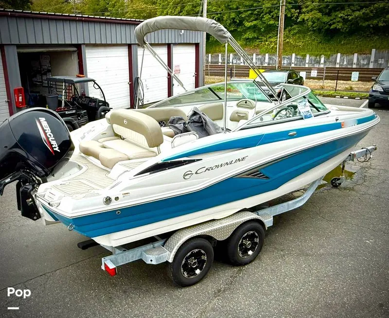 Slide: The Image of Crownline Boats E 215 XS 2022 - 15812164