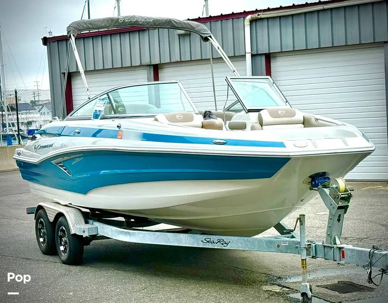 Slide: The Image of Crownline Boats E 215 XS 2022 - 15812149