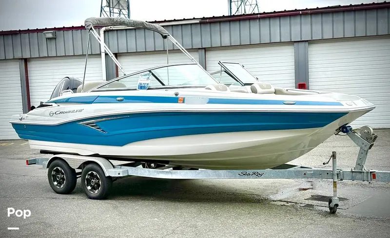Slide: The Image of Crownline Boats E 215 XS 2022 - 15812152