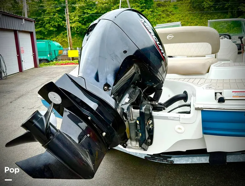 Slide: The Image of Crownline Boats E 215 XS 2022 - 15812153