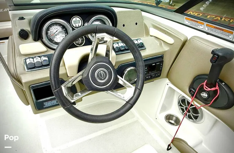 Slide: The Image of Crownline Boats E 215 XS 2022 - 15812158