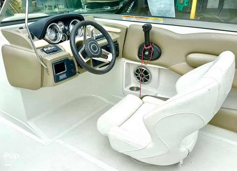 Slide: The Image of Crownline Boats E 215 XS 2022 - 15812160