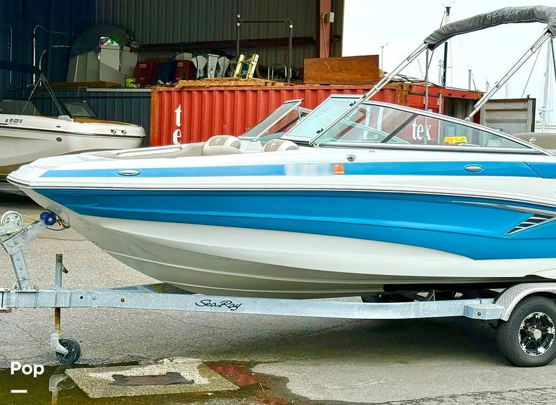 Slide: The Image of Crownline Boats E 215 XS 2022 - 15812167