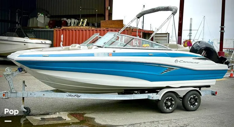 Slide: The Image of Crownline Boats E 215 XS 2022 - 15812168