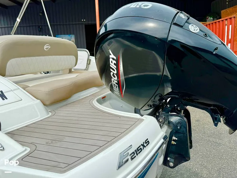 Slide: The Image of Crownline Boats E 215 XS 2022 - 15812178