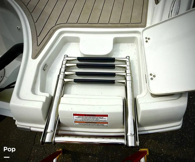 Slide: The Image of Crownline Boats E 215 XS 2022 - 15812179