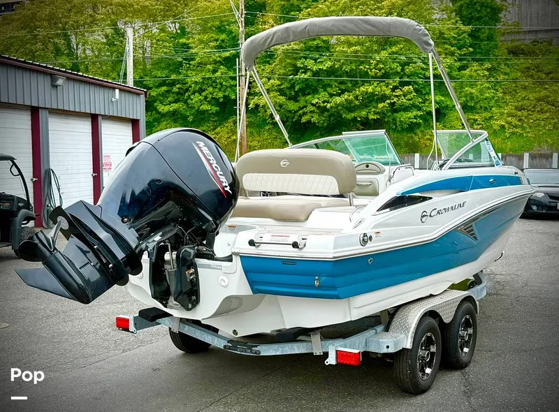 Slide: The Image of Crownline Boats E 215 XS 2022 - 15812184